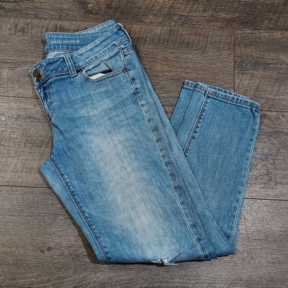 Distressed New York & Company Low-Rise Slouch Slim Leg Size 6 Blue Jeans Womens - Picture 11 of 13